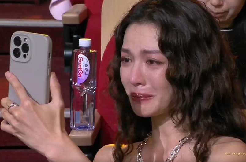 易烊千玺和宋佳夺金鸡奖的那一刻,同场演员们的微表情才是场大戏(组图) - 28