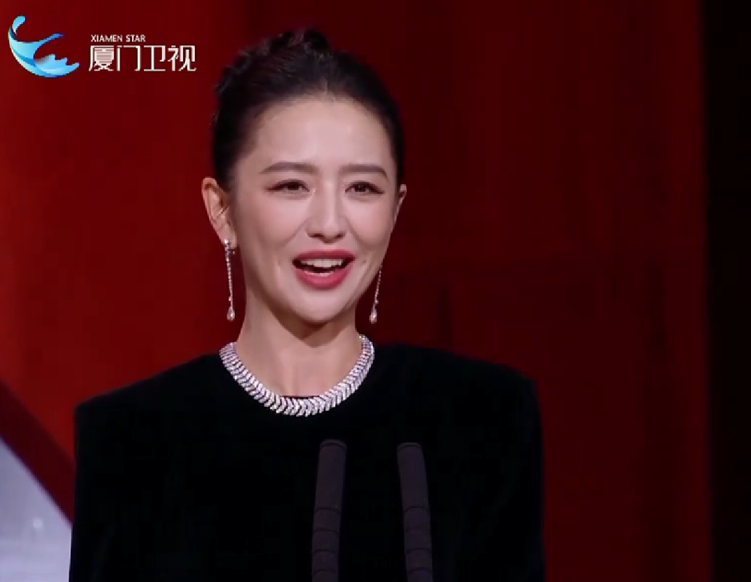 易烊千玺和宋佳夺金鸡奖的那一刻,同场演员们的微表情才是场大戏(组图) - 36
