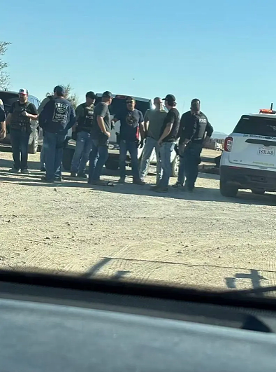 南加州华人卡车公司突遭警方大规模搜查！员工被戴手铐押近两小时，多辆卡车被砸坏（组图） - 2