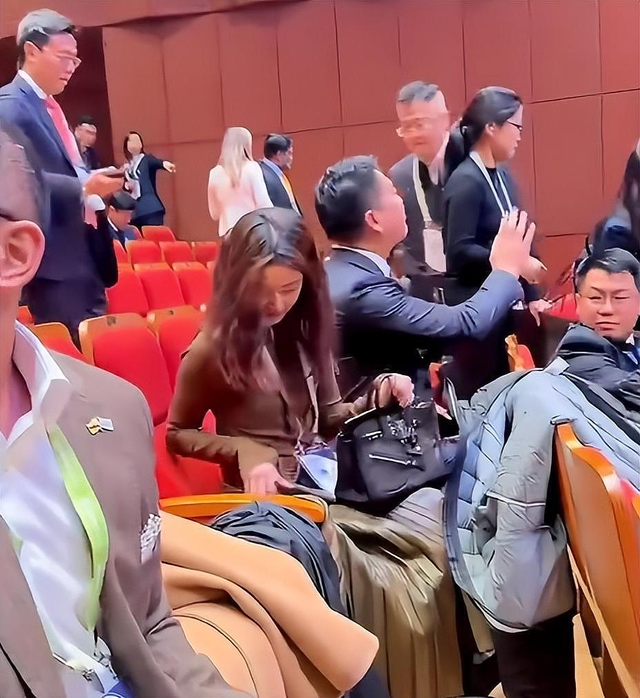 “婚变风波”仅10天,章泽天又官宣喜讯,让整个娱乐圈都要刮目相看了(组图) - 6