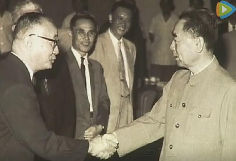 最穷富豪无房无车：裸捐2000亿，李嘉诚扶棺（组图） - 6