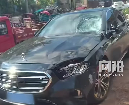 刑拘!网红“小英”老公酒后开奔驰撞伤2人弃车逃逸,其中1人伤势较重(组图) - 2