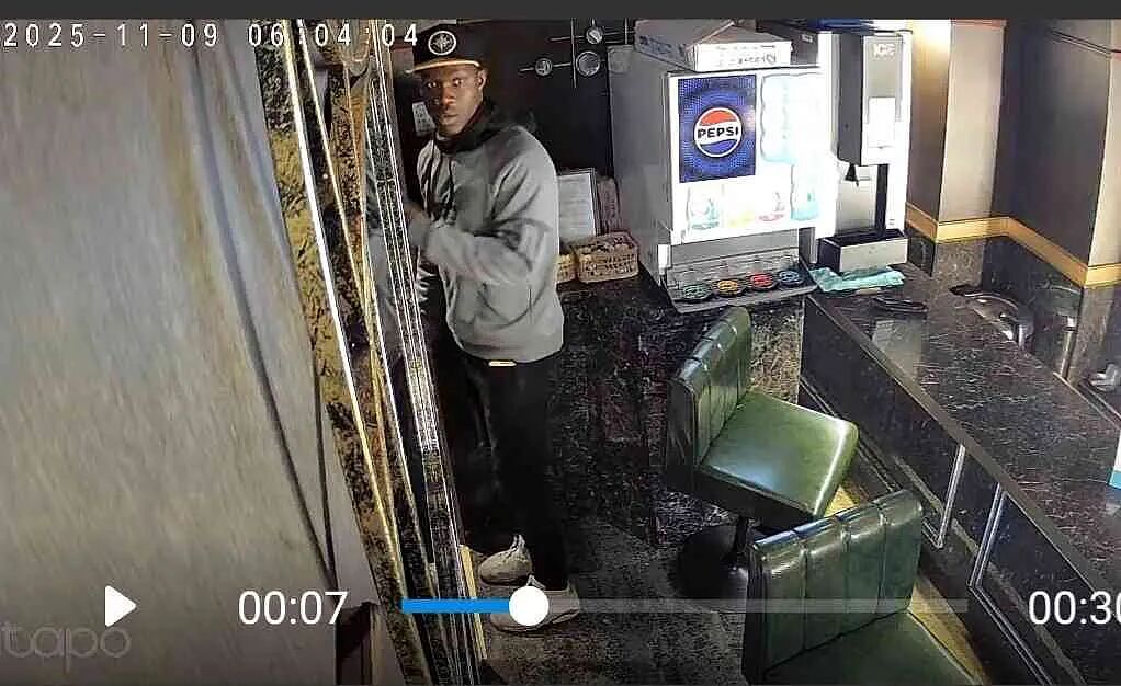 喘息声太大了！樱花妹与黑人男友的餐厅厕所15分钟激战，老板怒挂全网后结局神反转！（组图） - 5