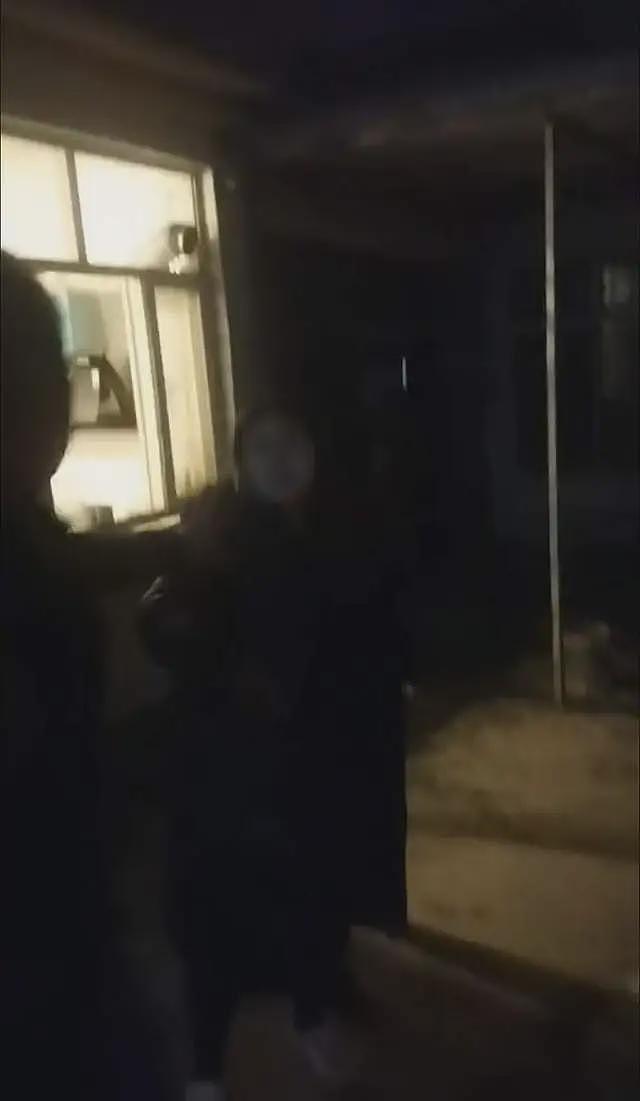 狗主上门被反杀后续：索赔百万、对警方放狠话，邻居曝光郭家不堪（组图） - 8