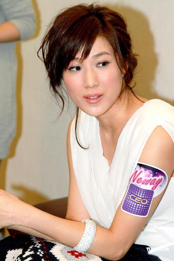 “港圈白月光”钟嘉欣闹离婚：错过林峰，却遭丈夫骗婚？可曾后悔（组图） - 11