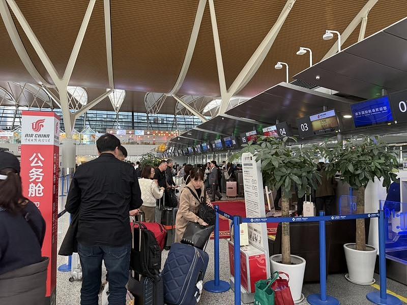 中国官方吁避免赴日，游客照样飞：临时取消太亏、只是嘴巴骂一骂（组图） - 2