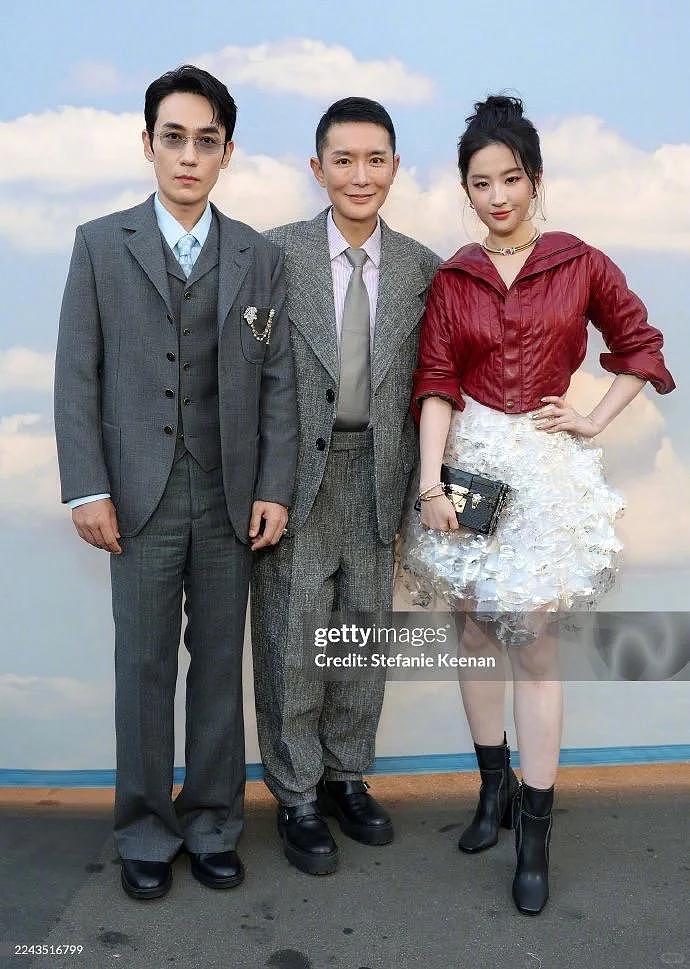 “婚变风波”仅10天,章泽天又官宣喜讯,让整个娱乐圈都要刮目相看了(组图) - 4