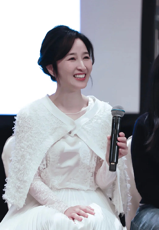 她曾是全民女神,巅峰时下嫁“穷小子”,61岁仍冻龄如少女(组图) - 22