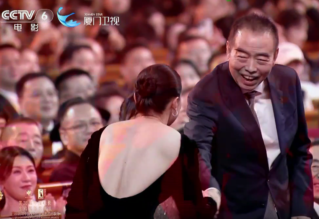 易烊千玺和宋佳夺金鸡奖的那一刻,同场演员们的微表情才是场大戏(组图) - 26