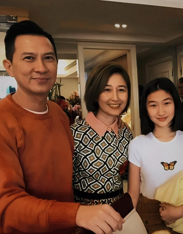 她曾是全民女神,巅峰时下嫁“穷小子”,61岁仍冻龄如少女(组图) - 21