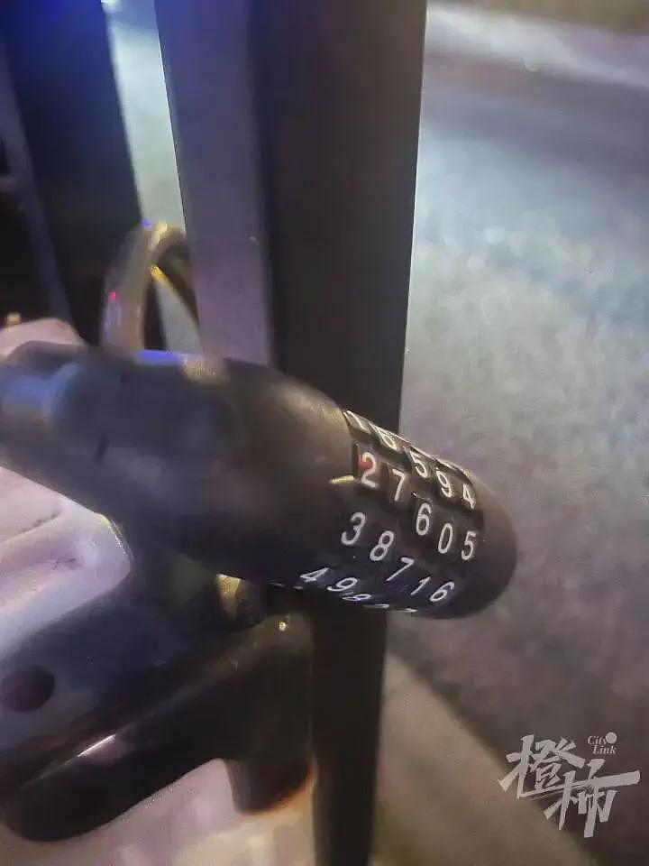 杭州市中心锁着一只神秘行李箱，长达半年！共有三道密码锁，背后有啥故事？（组图） - 5