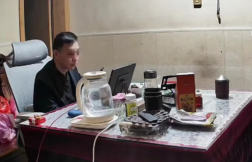 儿子掌掴暴打93岁亲妈，多图流出从客厅拖到厨房气炸全网（组图） - 2
