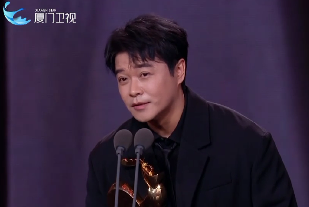 易烊千玺和宋佳夺金鸡奖的那一刻,同场演员们的微表情才是场大戏(组图) - 34