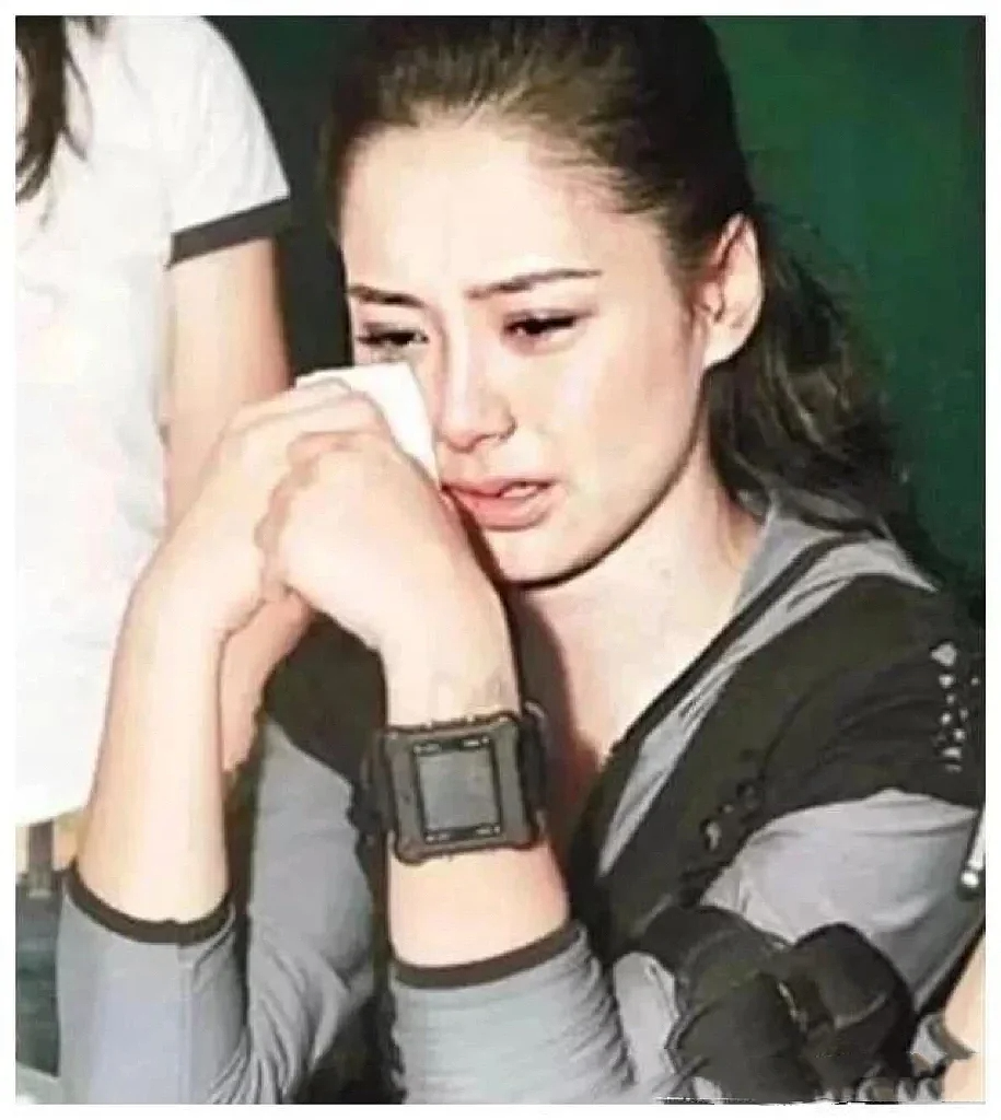 44岁阿娇近照刷爆热搜，网友看呆：离婚5年后，她怎么成这样了？（组图） - 4