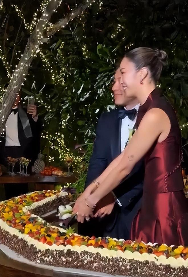 霍启仁婚礼现场：携泰国妻子敬酒载歌载舞，霍家全体亮相（视频/组图） - 17