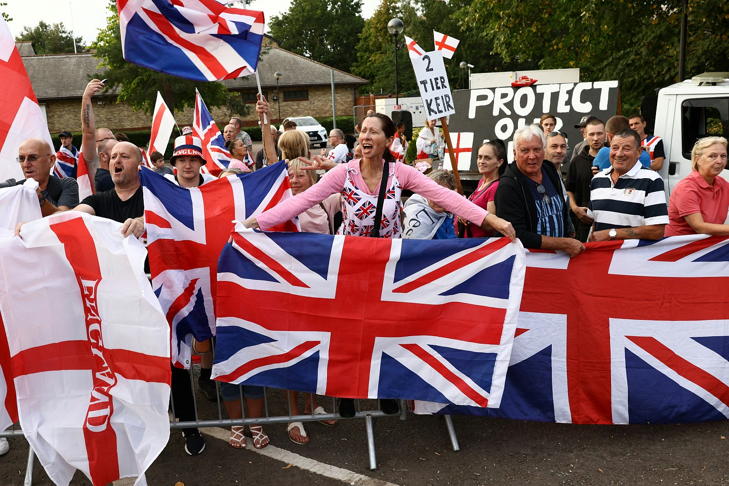 英国拟收紧庇护政策,难民申请永居门槛延长至20年(组图) - 2