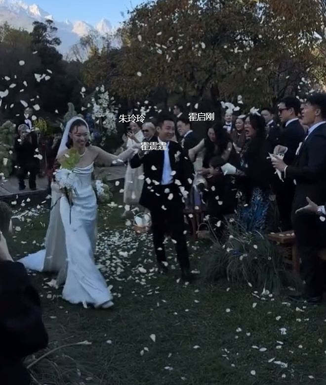 霍启仁婚礼现场：携泰国妻子敬酒载歌载舞，霍家全体亮相（视频/组图） - 4