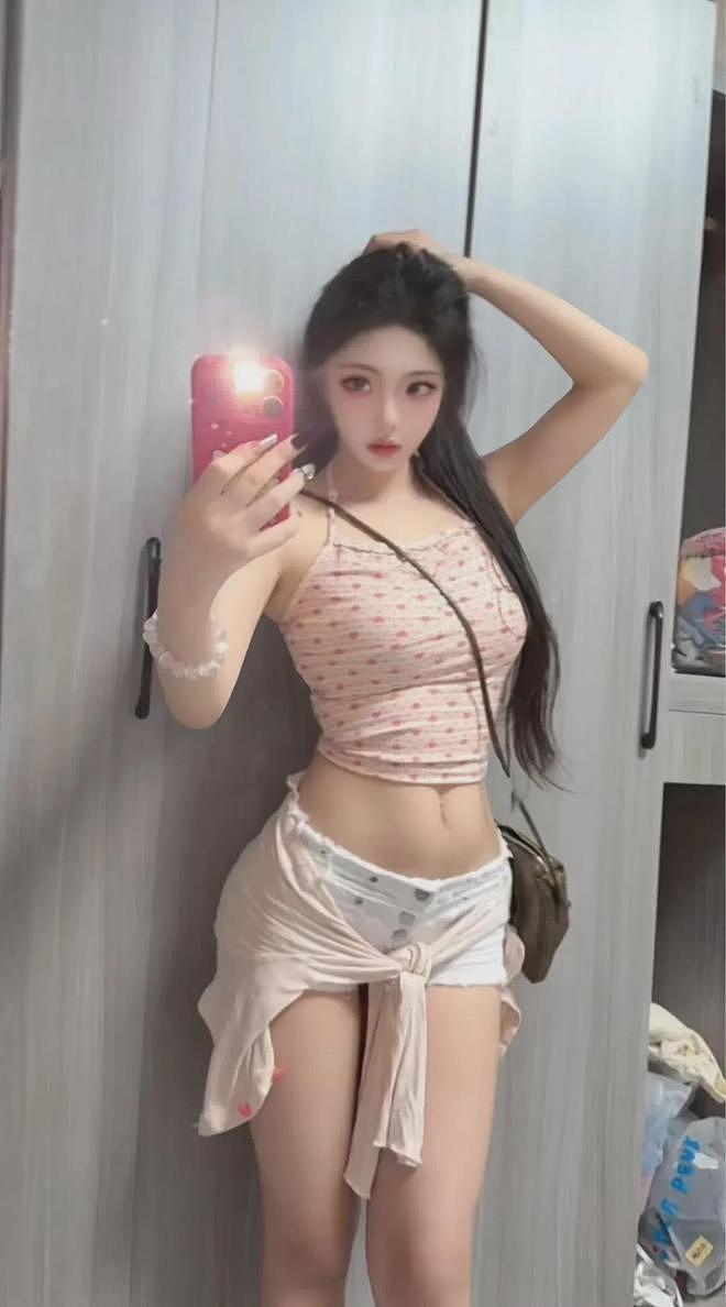 【美女】慷慨且大方，时尚美女博主，柔肤白美大长腿，身材火辣气质高（组图） - 9