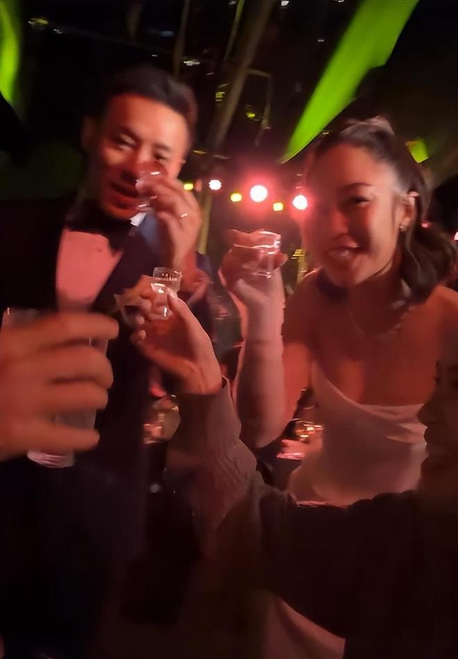 霍启仁婚礼现场：携泰国妻子敬酒载歌载舞，霍家全体亮相（视频/组图） - 6