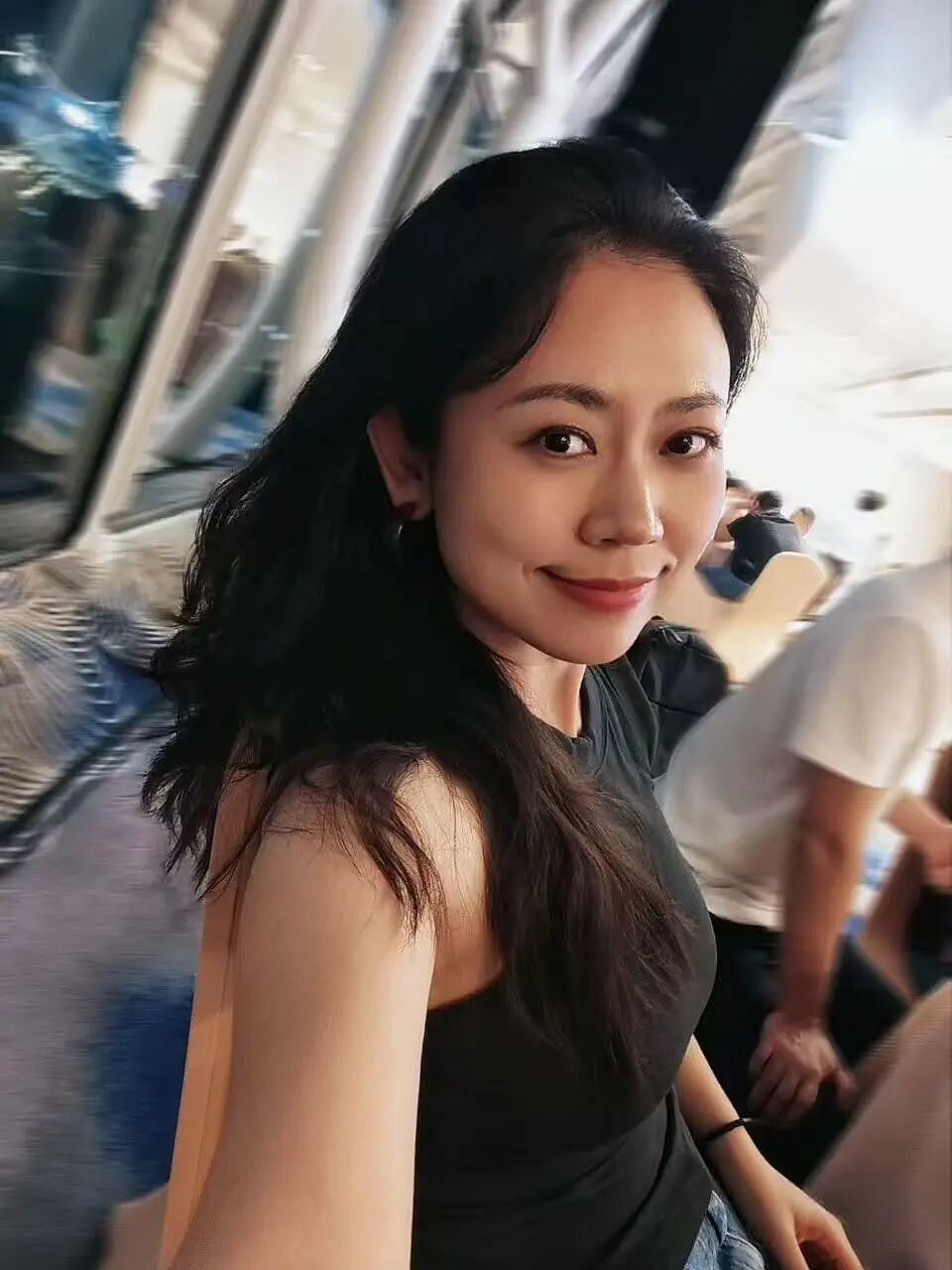 央视女导演：已辞职，在路边摆摊（组图） - 12