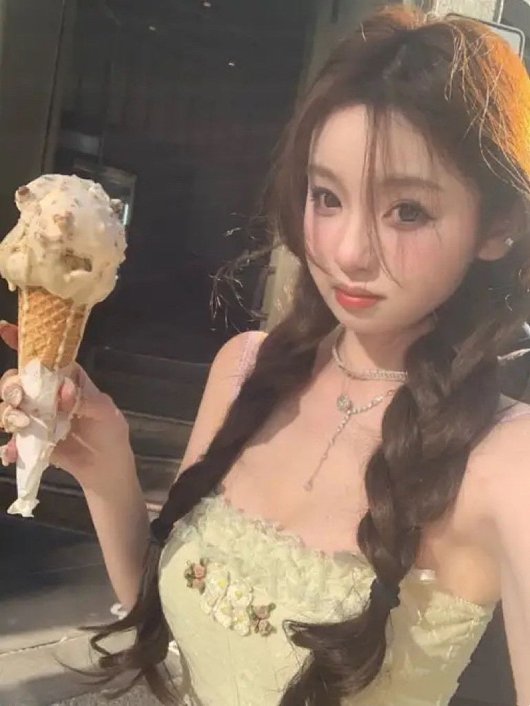 撑不住了!懒懒变卖王思聪送的奢侈品,分手传言怕是已成真(组图) - 8