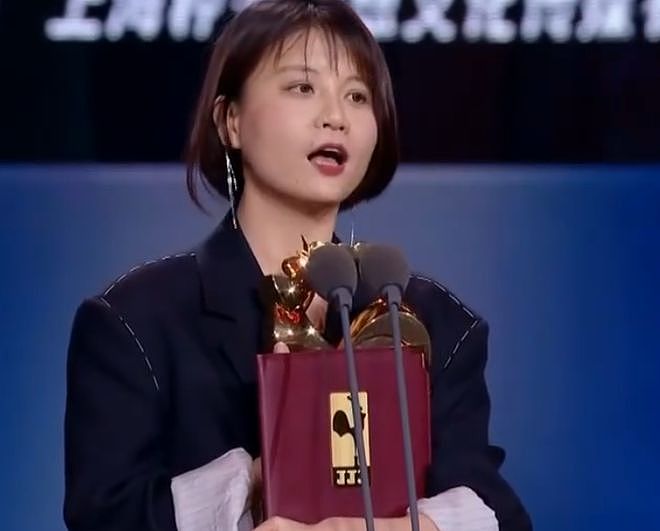 金鸡奖名场面!第1排大佬坐镇,咏梅表情管理,袁弘第5次当锦鲤(组图) - 3