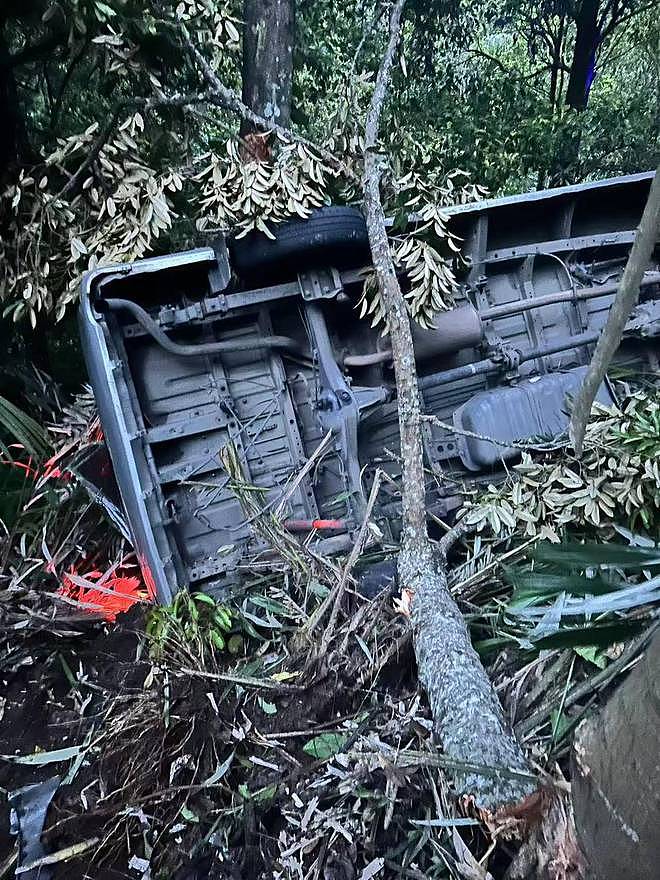 5名中国游客在巴厘岛车祸死亡，伤者：司机一点伤没有（组图） - 2