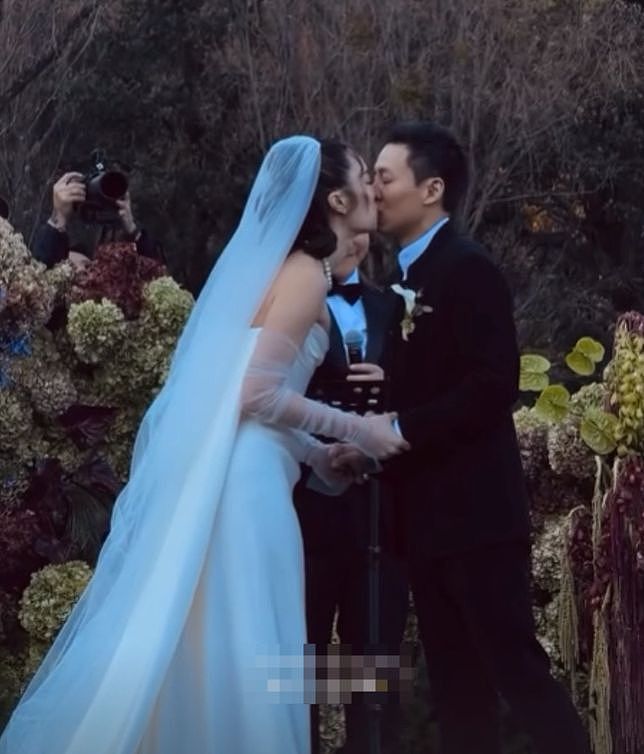 霍启仁婚礼现场：携泰国妻子敬酒载歌载舞，霍家全体亮相（视频/组图） - 2