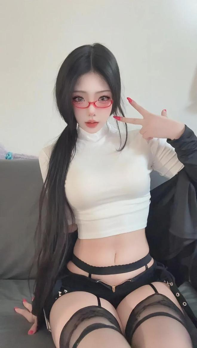 【美女】慷慨且大方，时尚美女博主，柔肤白美大长腿，身材火辣气质高（组图） - 7