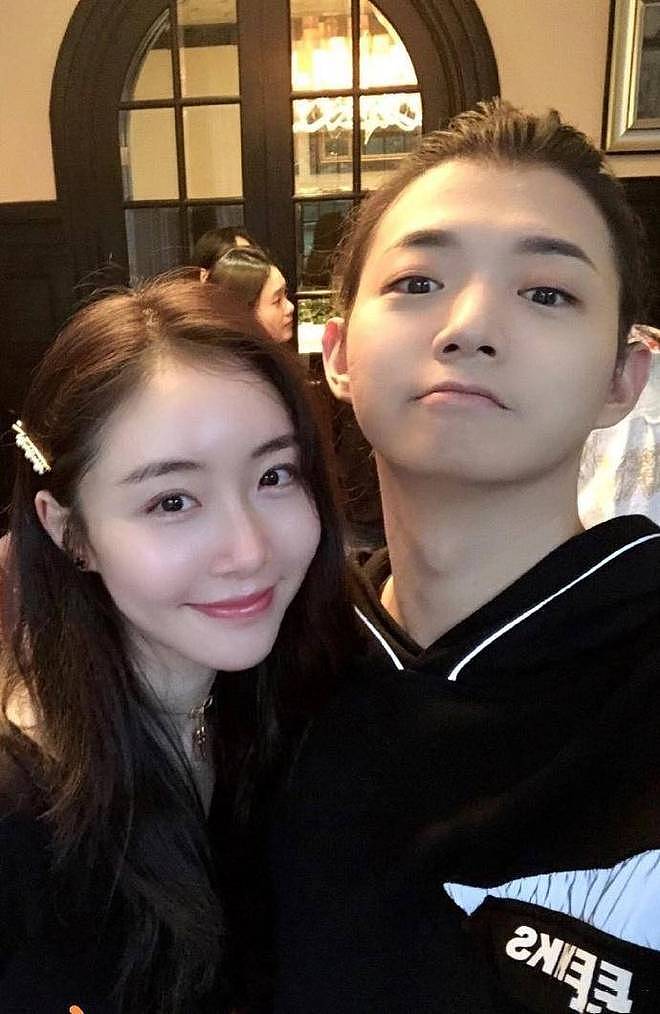 35岁霍尊正式复出!音乐节上连唱9首歌,前女友陈露被抓快4年(组图) - 11