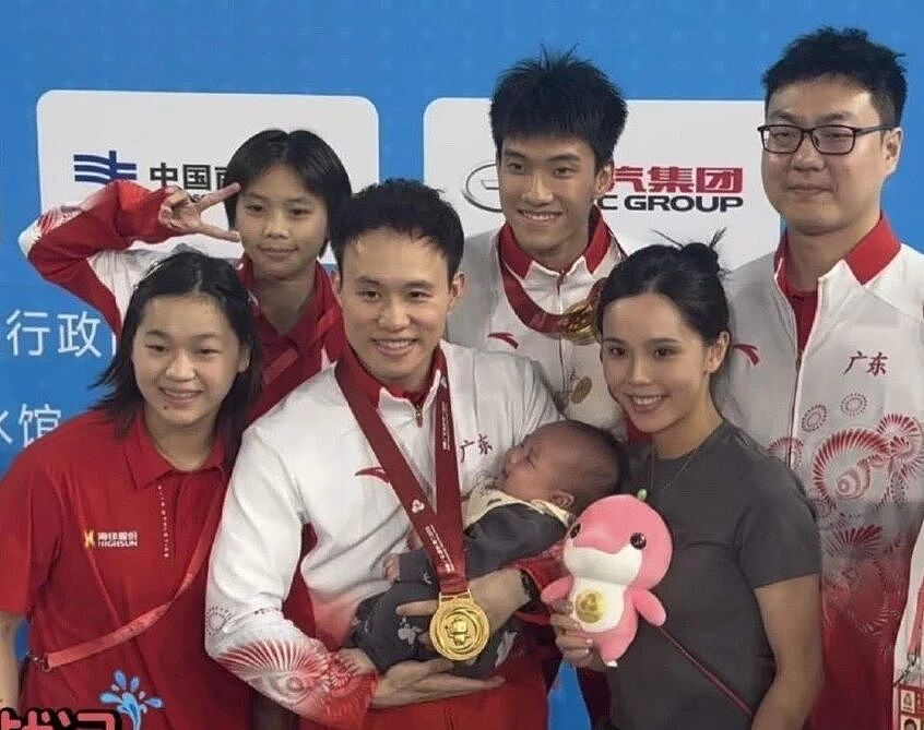 【情感】全红婵抱的娃竟是他的！“满贯王”谢思埸：感谢妻子一番话让他重返赛场（组图） - 1