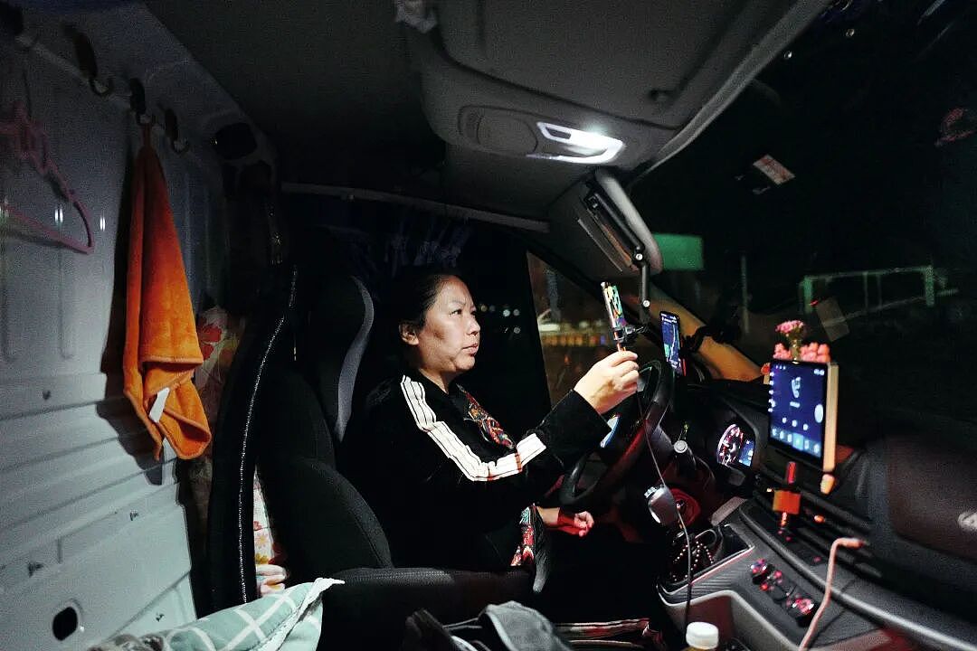 大闸蟹季极限 “抢时效”:42岁单亲妈妈,开货车1200公里不敢停(组图) - 7