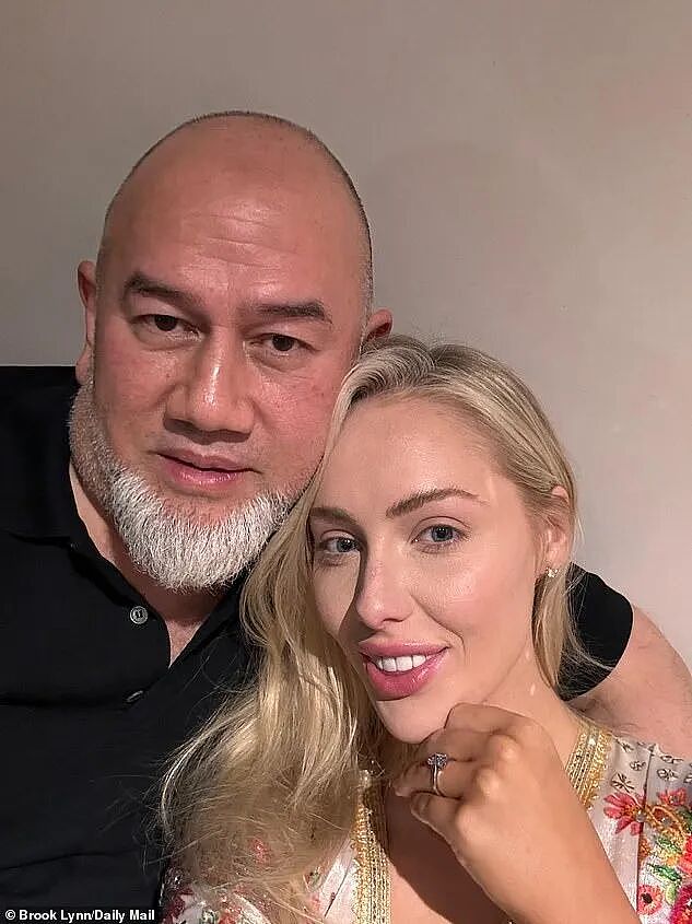 马来西亚前苏丹恋上年轻美女，分手后被女方指责：我只是多花了点钱，就跟我分手了（组图） - 5