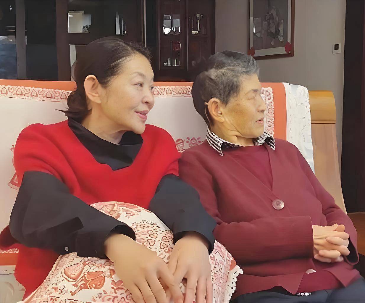 倪萍:儿子今年26岁了,我有两个担心,有钱也难圆满(组图) - 5