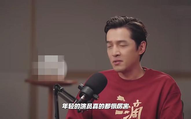 胡歌现身为电影宣传，现场人山人海全场欢呼，胡歌照顾后辈好暖心（组图） - 8