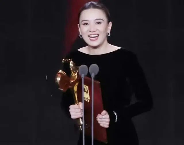 金鸡奖成“照妖镜”,宋佳被倪萍嘲讽,饺子导演缺席,太多人破防(组图) - 1