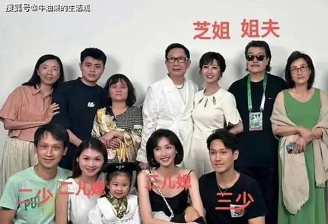 72岁赵雅芝在演唱会上跳扫腿舞：被捧杀的不老女神（视频/组图） - 7