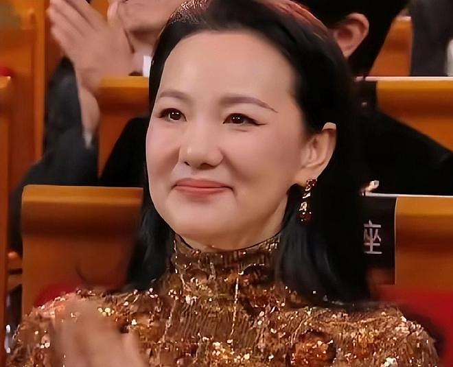 金鸡奖名场面!第1排大佬坐镇,咏梅表情管理,袁弘第5次当锦鲤(组图) - 7