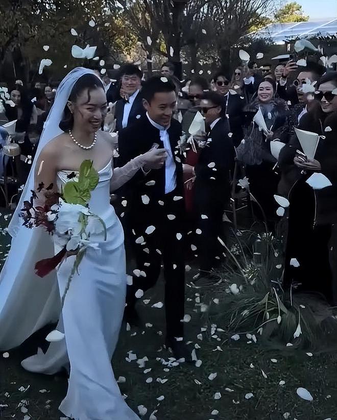 霍启仁婚礼现场：携泰国妻子敬酒载歌载舞，霍家全体亮相（视频/组图） - 3