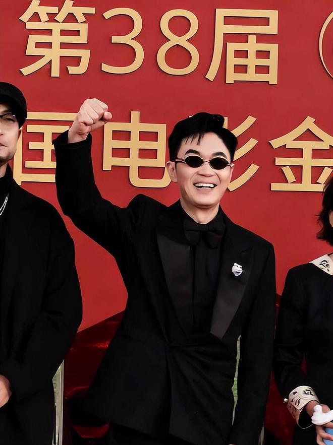 金鸡奖名场面!第1排大佬坐镇,咏梅表情管理,袁弘第5次当锦鲤(组图) - 12