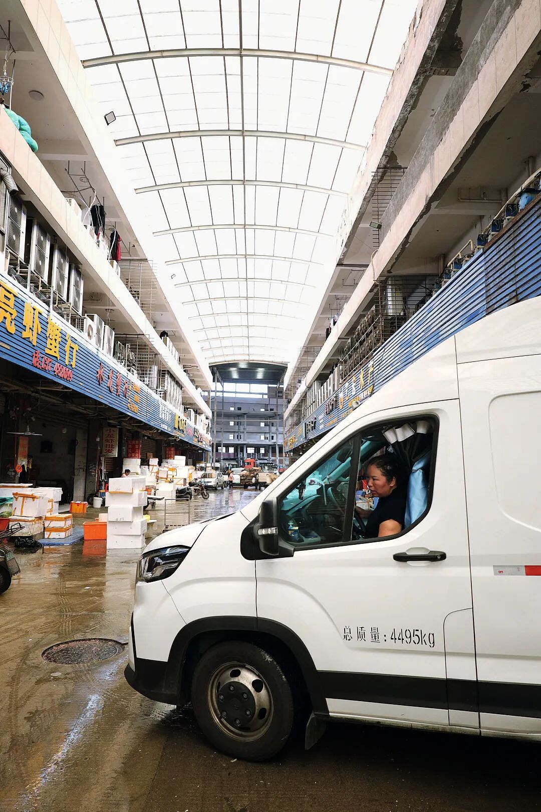 大闸蟹季极限 “抢时效”:42岁单亲妈妈,开货车1200公里不敢停(组图) - 9