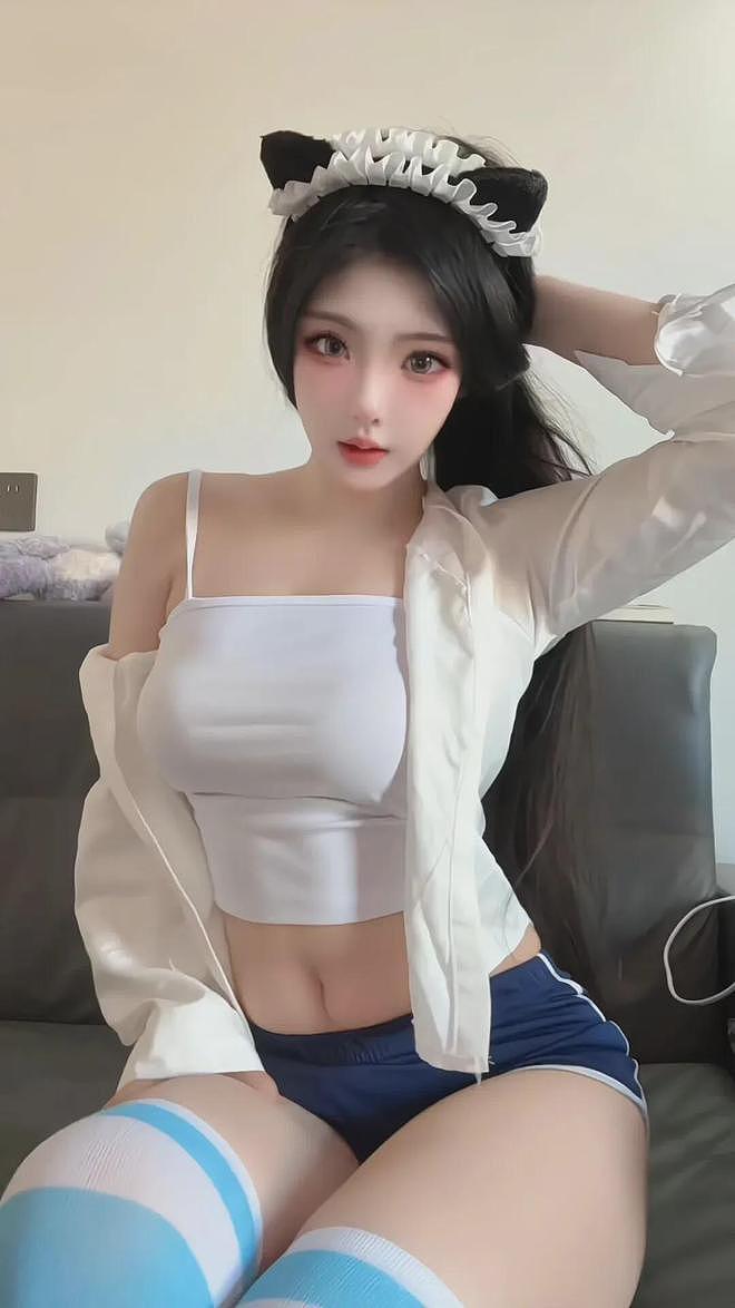 【美女】慷慨且大方，时尚美女博主，柔肤白美大长腿，身材火辣气质高（组图） - 1