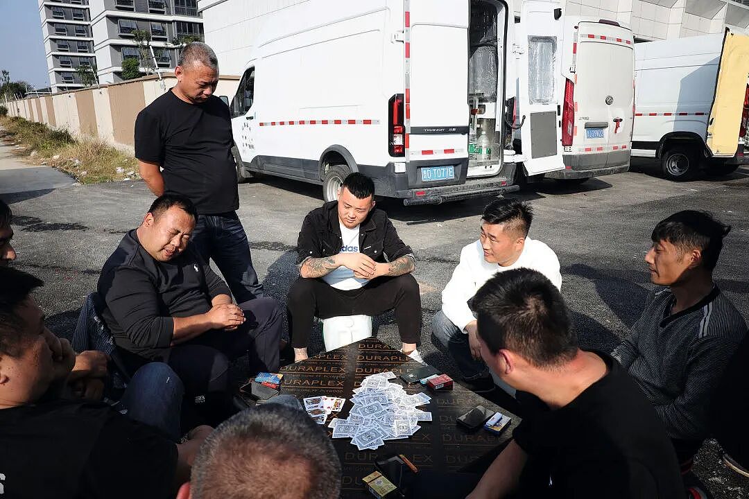 大闸蟹季极限 “抢时效”:42岁单亲妈妈,开货车1200公里不敢停(组图) - 11