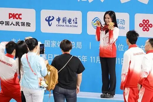 【情感】全红婵抱的娃竟是他的！“满贯王”谢思埸：感谢妻子一番话让他重返赛场（组图） - 6