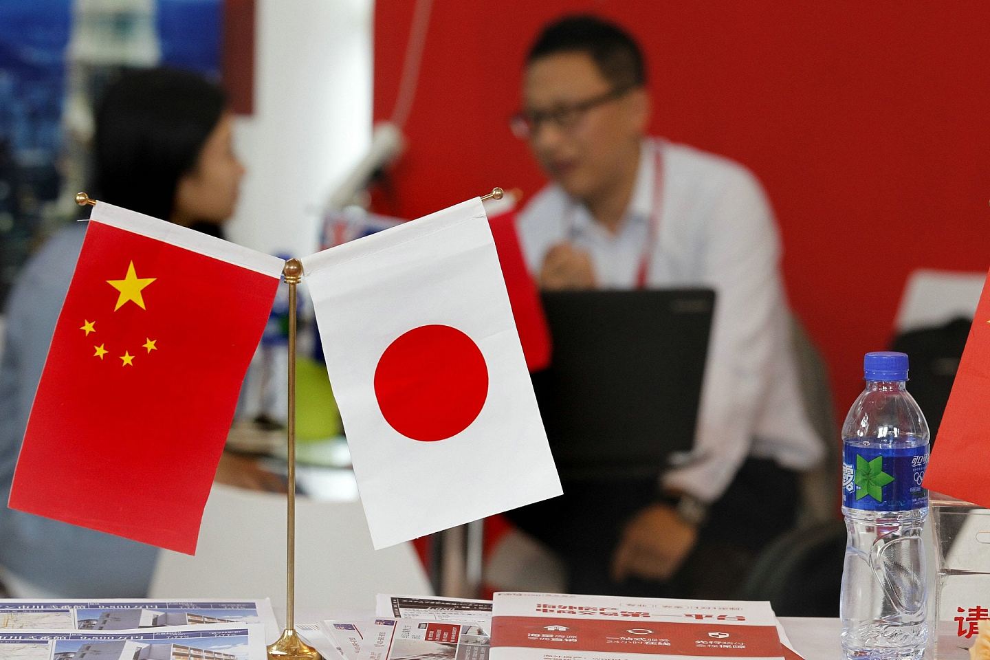 人民日报“钟声”:日本有重蹈军国主义覆辙的危险,必须做好准备(组图) - 3