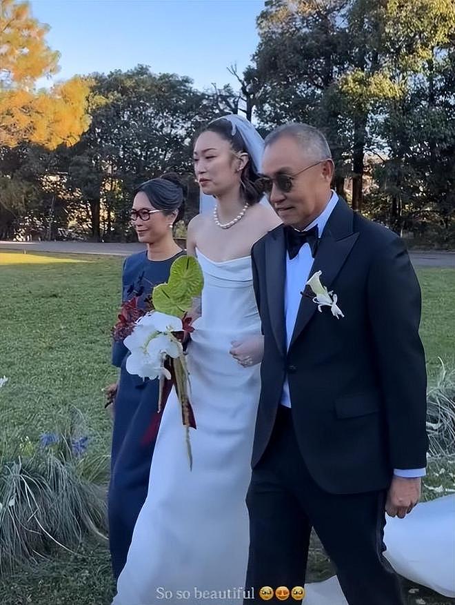 霍启仁婚礼现场：携泰国妻子敬酒载歌载舞，霍家全体亮相（视频/组图） - 1