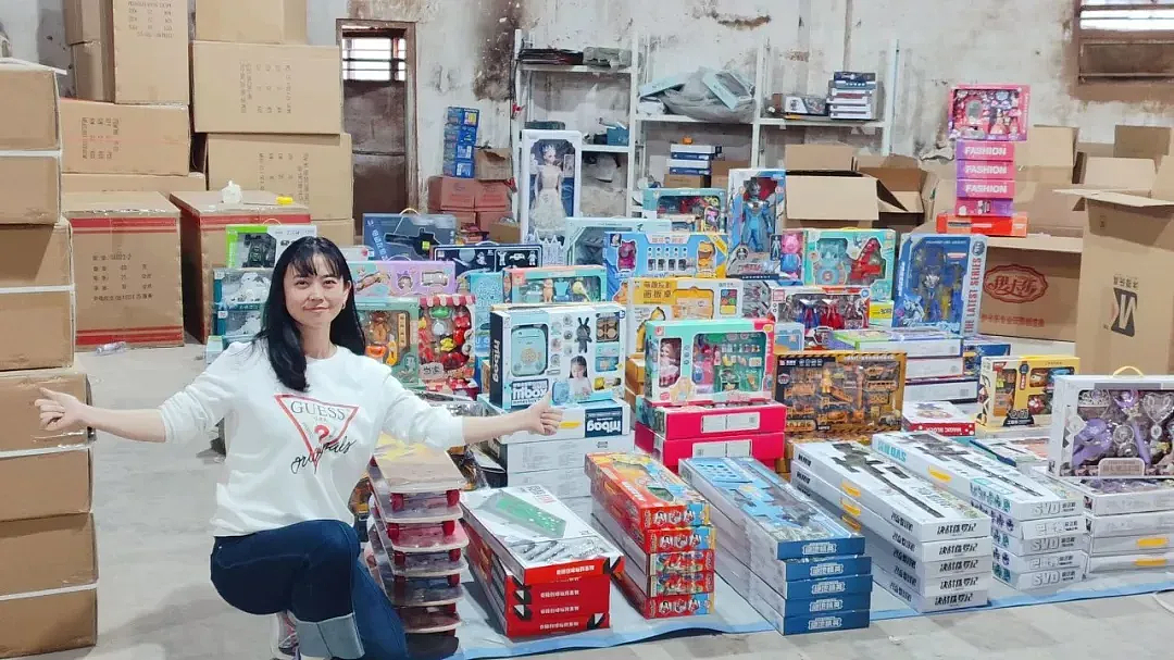 央视女导演：已辞职，在路边摆摊（组图） - 14
