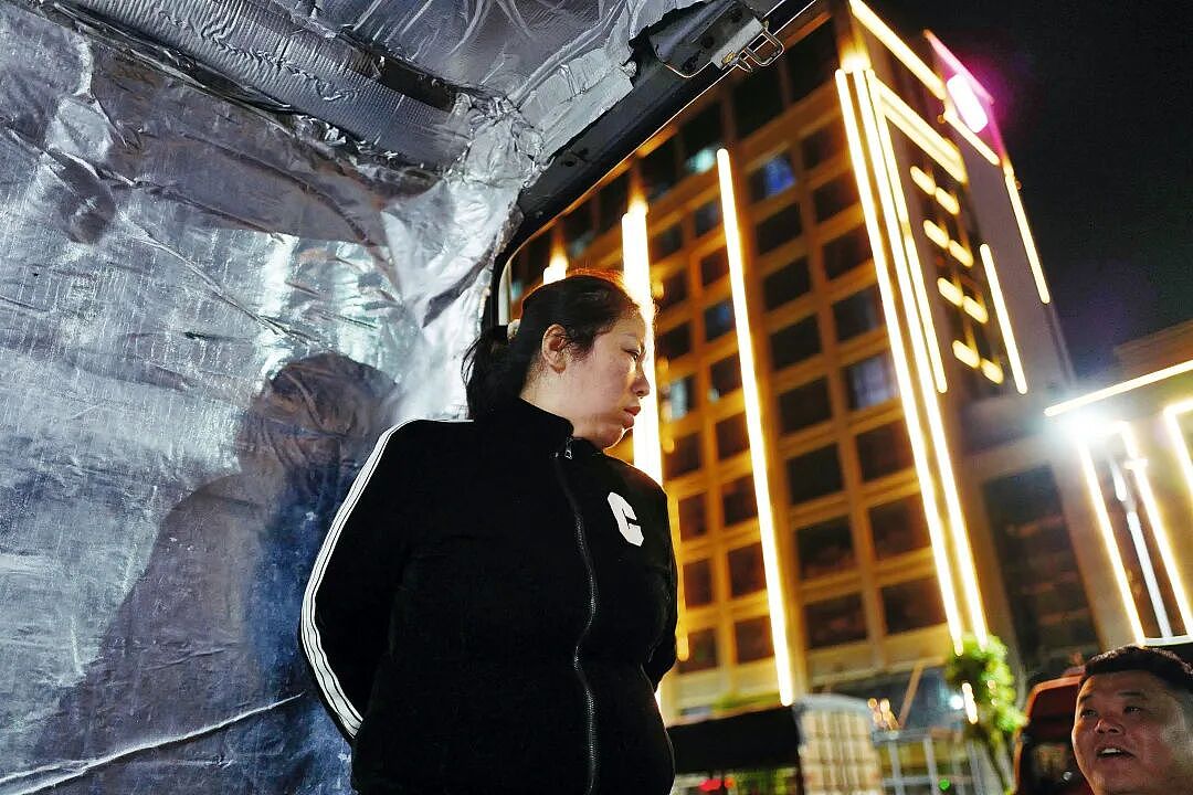 大闸蟹季极限 “抢时效”:42岁单亲妈妈,开货车1200公里不敢停(组图) - 1