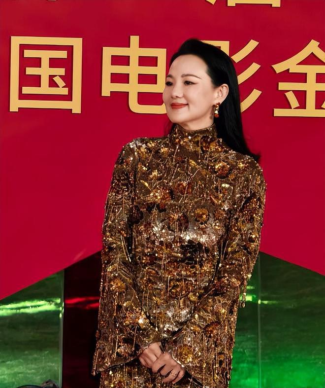 金鸡奖红毯这一夜，50岁蒋勤勤秒了内娱一堆排骨精（组图） - 17