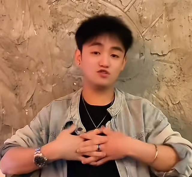 突发!曝贵州网红理发师“阿呆”去世,年仅30岁(组图) - 1
